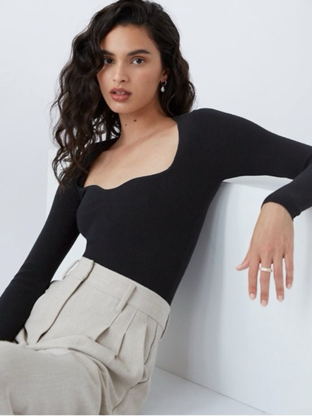 Women's Black Long-Sleeve Scoop Neck Top